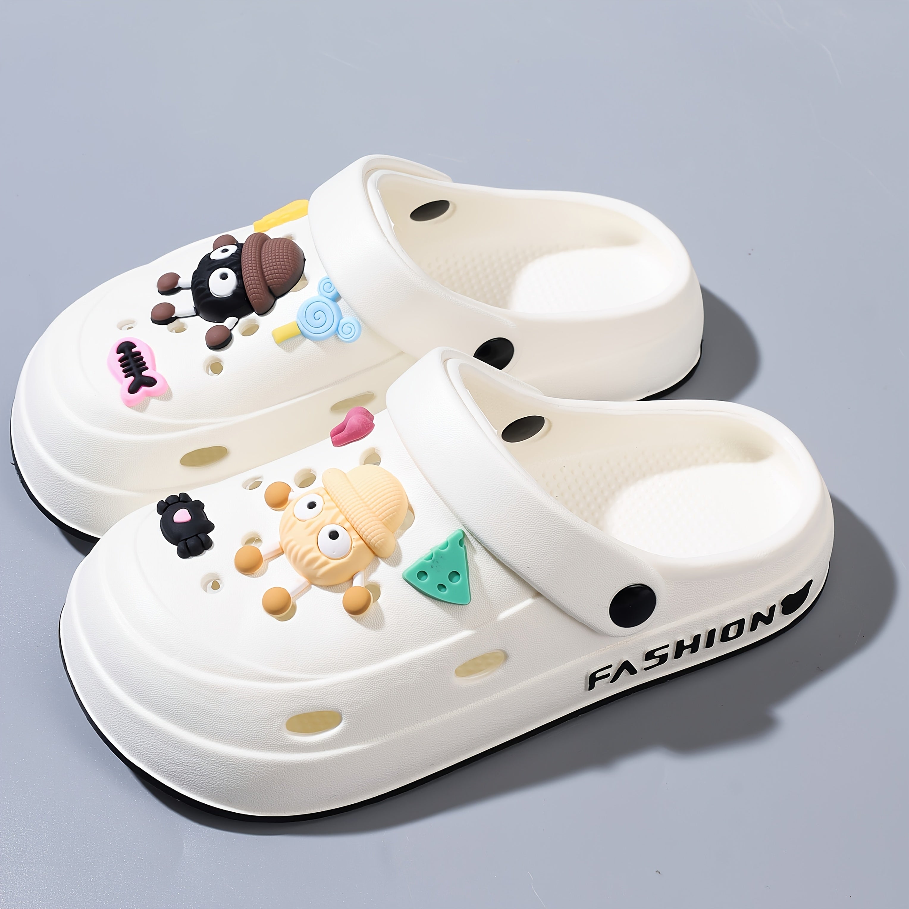 Fashionable Couple Men'S And Women'S Cute Hole Shoes with Cute Briquette Pendants, Elegant Black EVA Mules And Clogs for All-Season Outdoor And Casual Wear, Beach Shoes